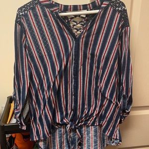 No boundaries mid sleeve shirt